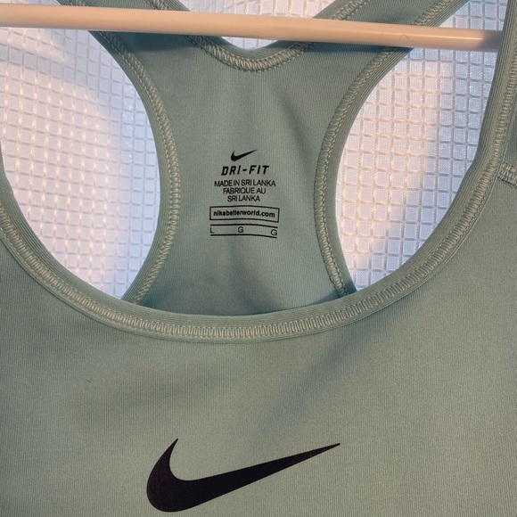 Nike workout top - Picture 4 of 4